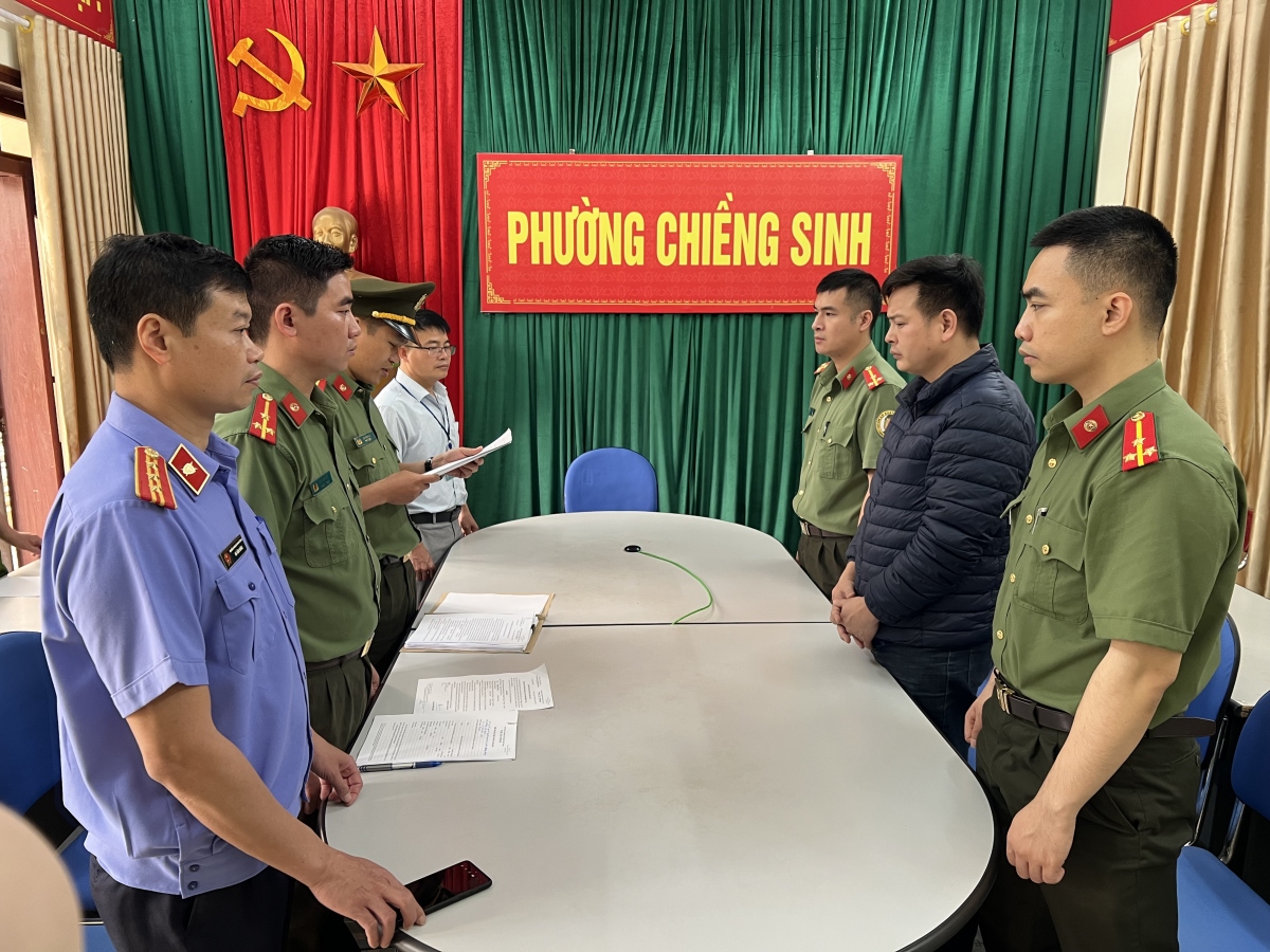 Khởi tố đối tượng tổ chức cho người khác ở lại Việt Nam trái phép